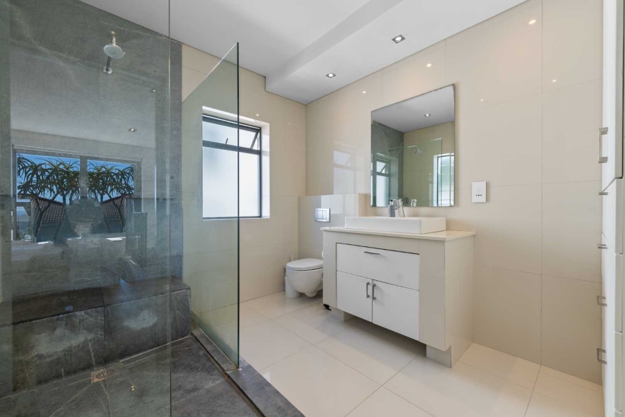 8 Bedroom Property for Sale in Camps Bay Western Cape